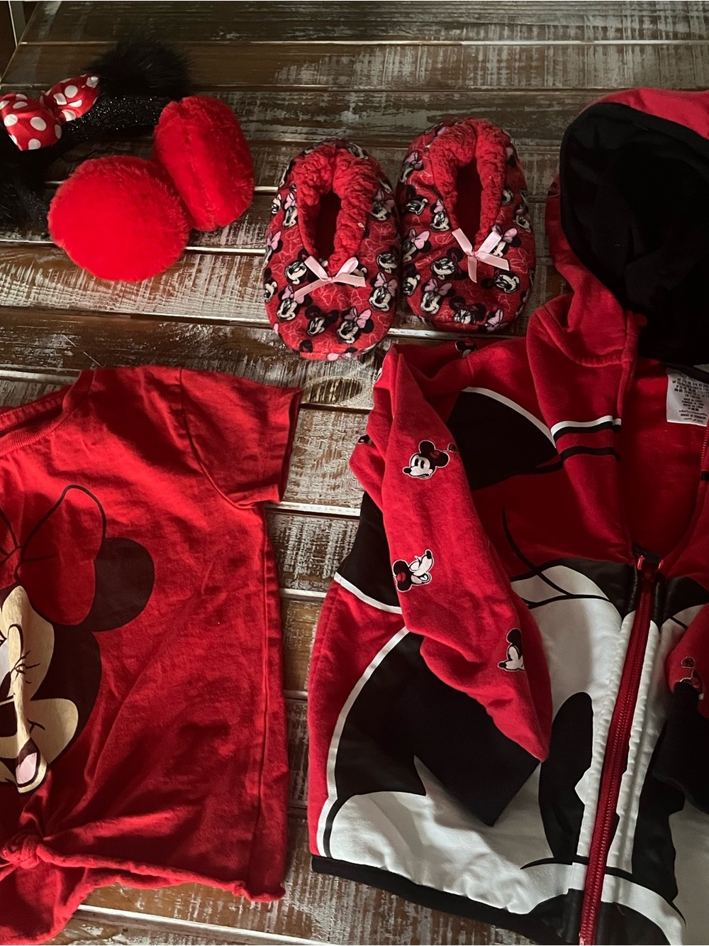 Disney Bundle: Minnie Mouse Hoodie, Tee & Slipper Set